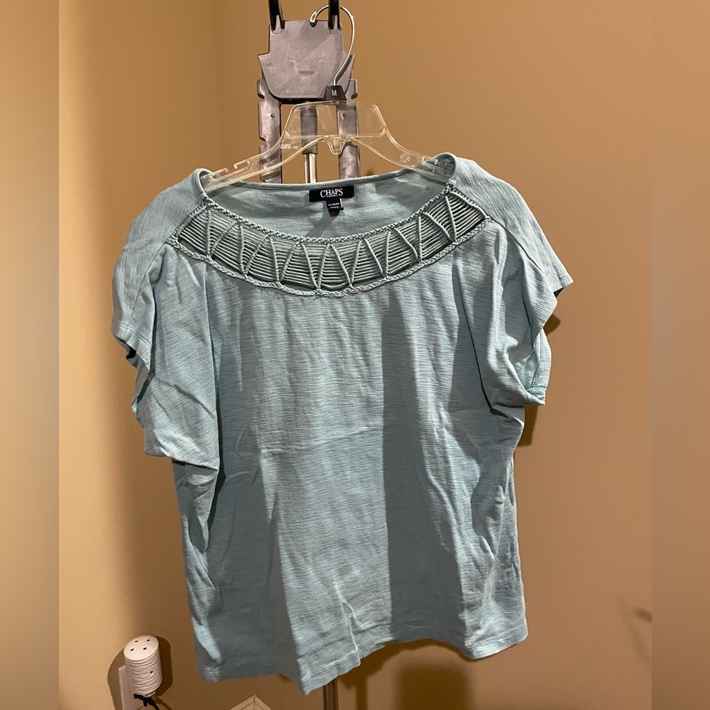 Chaps women’s top in a soft green.  Size large
